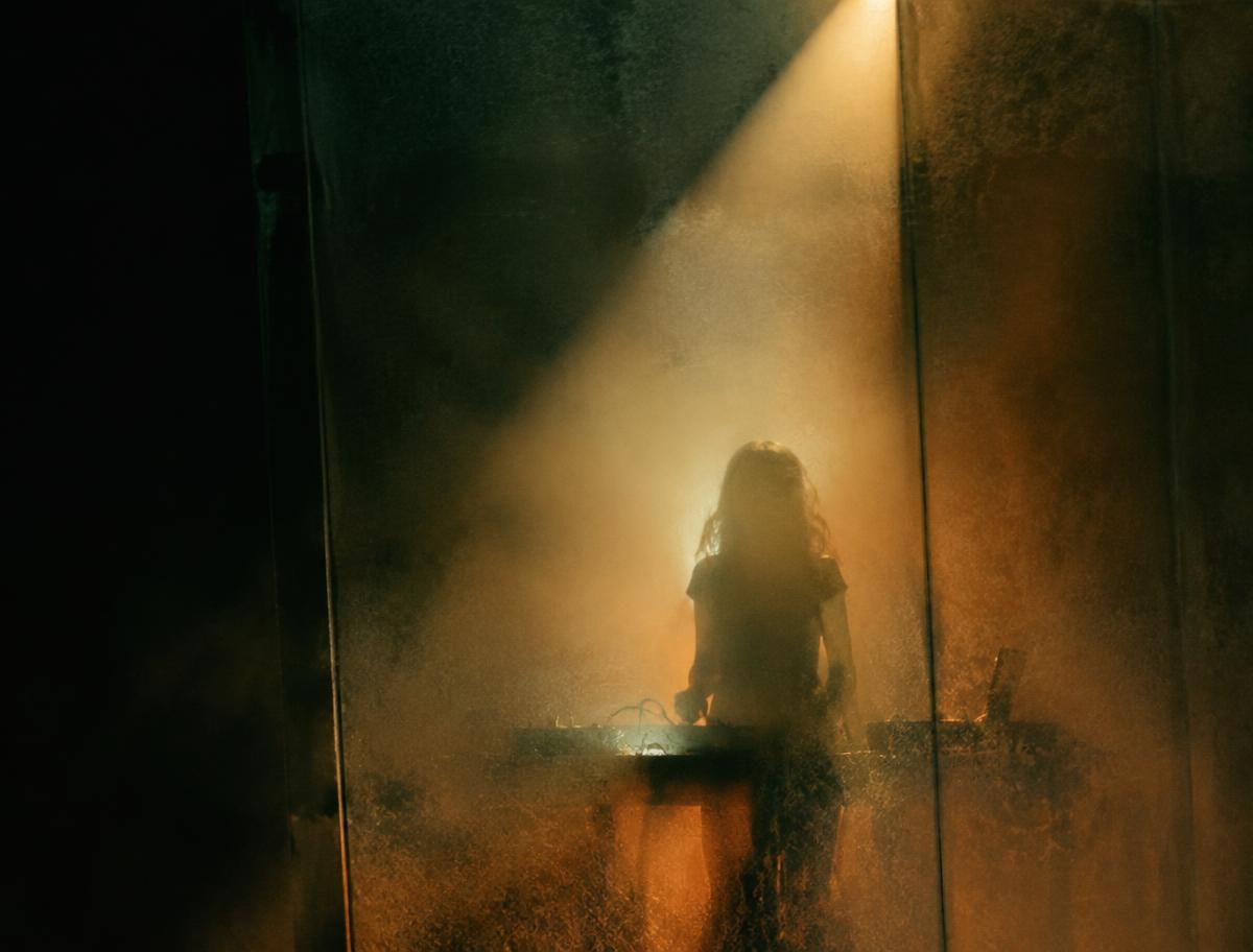 Concept performance under amber light